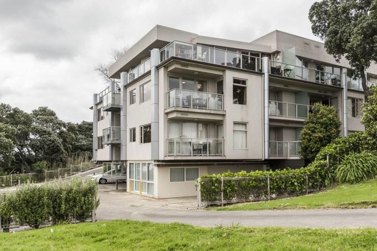 Vr Takapuna Hotel