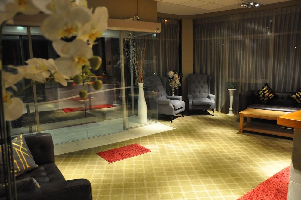 Vr Takapuna Hotel