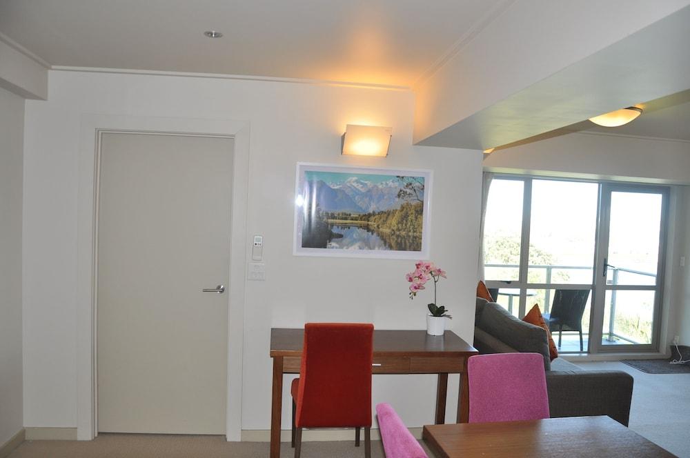 Vr Takapuna Hotel