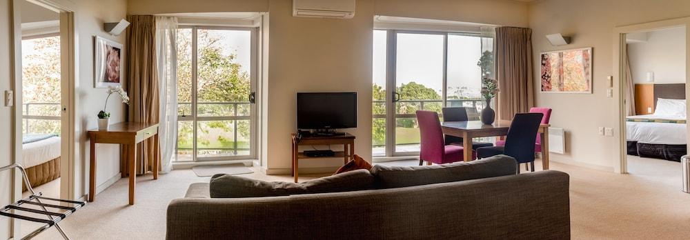 Vr Takapuna Hotel 5*