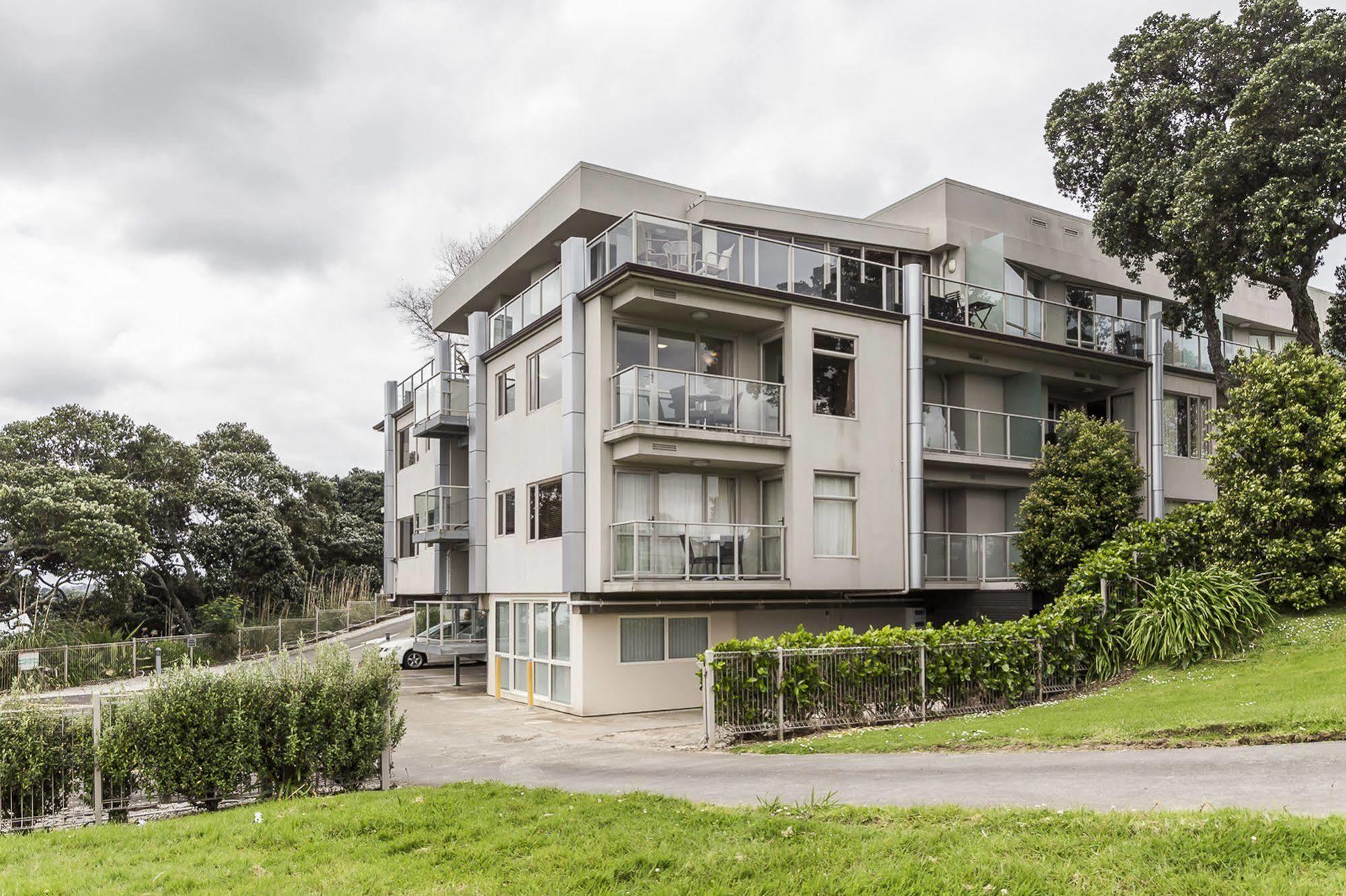 Vr Takapuna Hotel